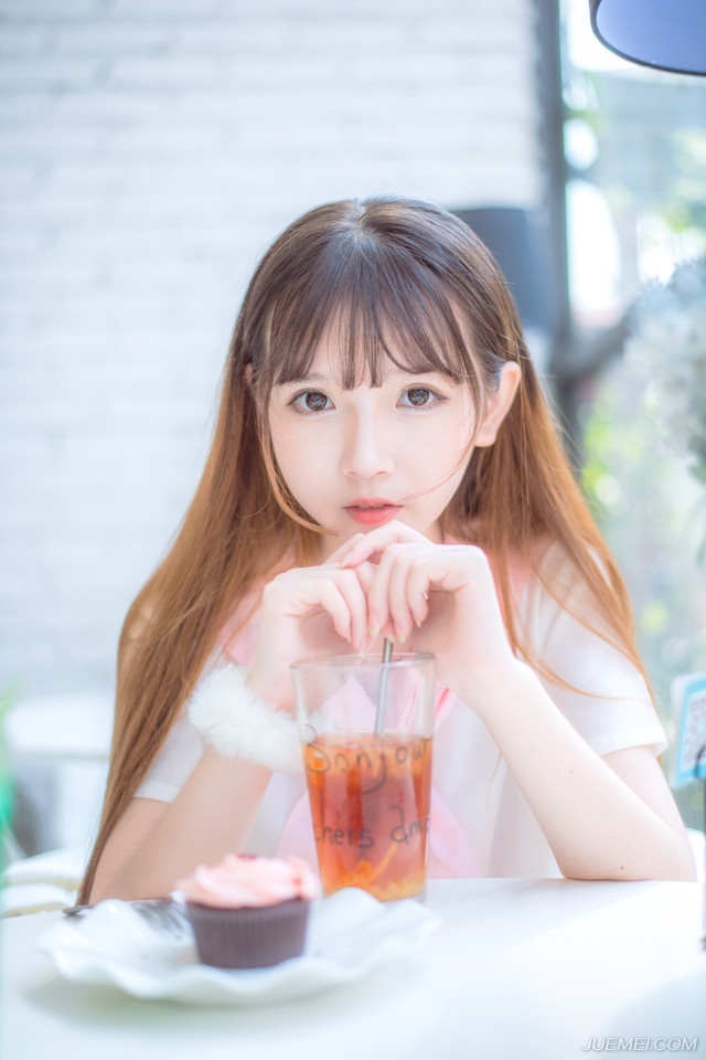 曾经的陌生不代表永恒，不经意间，某种感觉的默契延续了你我的友情，虽说网络是虚拟的，可是友情并不虚拟，虽然我们为曾谋面，可友情依然曾在，不是吗？每天依然期待你切勤的关怀和真心的祝福，我感恩红尘中有你相伴。